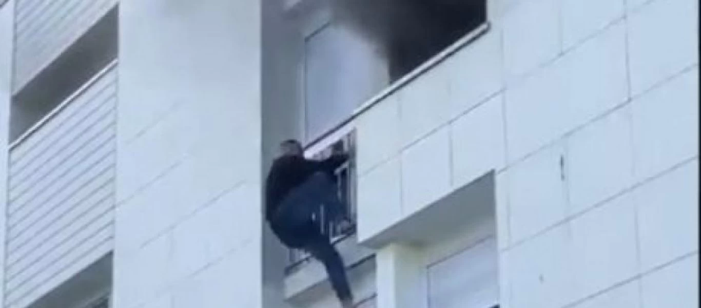 Γαλλία: Δημιούργησαν ανθρώπινη «σκάλα» για να σωθεί μωρό από πυρκαγιά (βίντεο)